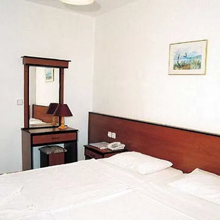 Volkan Hotel 2*